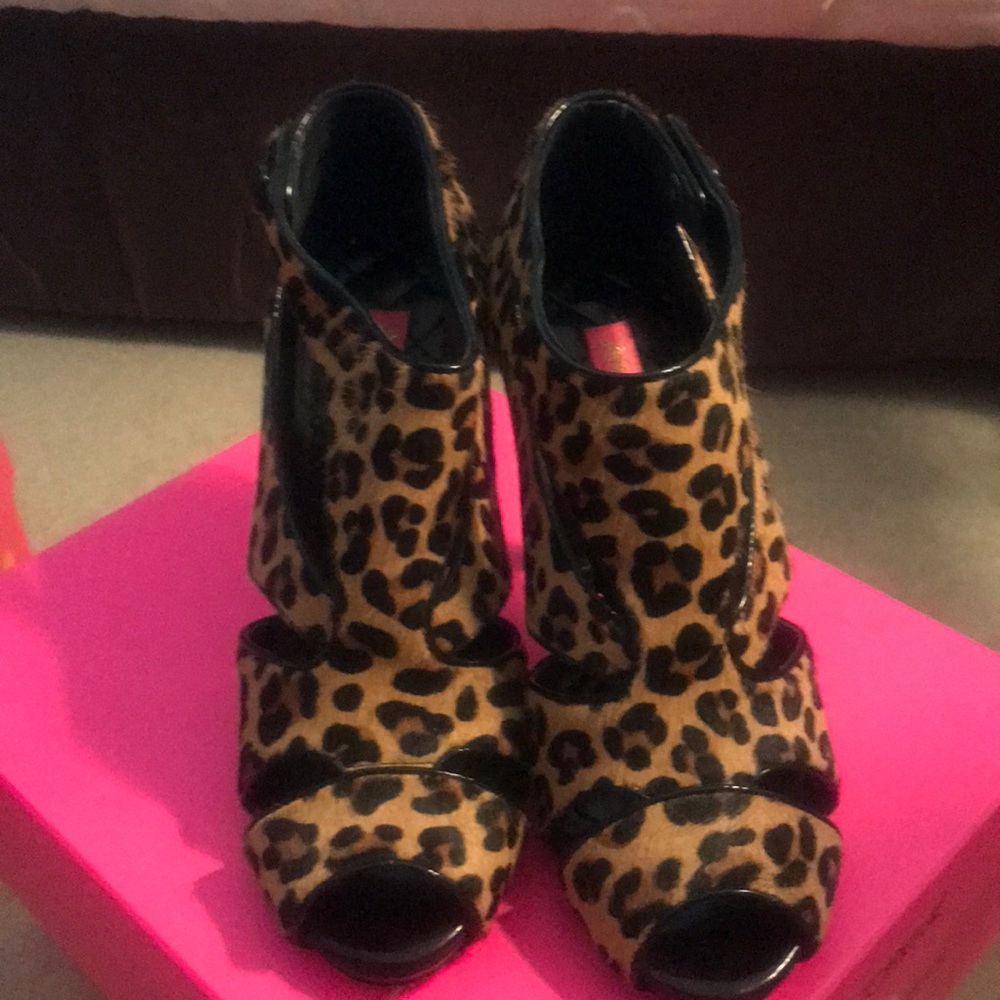 Betsey Johnson Carlos Booties